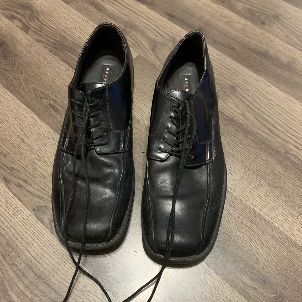 Men’s dress shoes